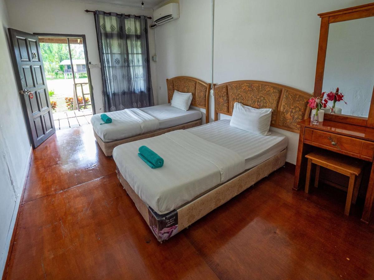 Benarat Lodge Mulu Exterior foto