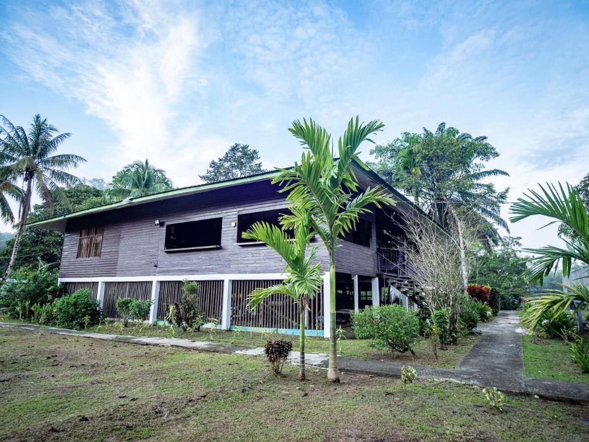 Benarat Lodge Mulu Exterior foto
