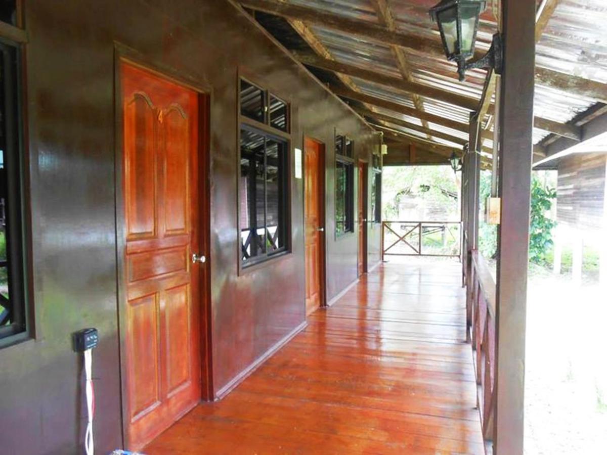 Benarat Lodge Mulu Exterior foto